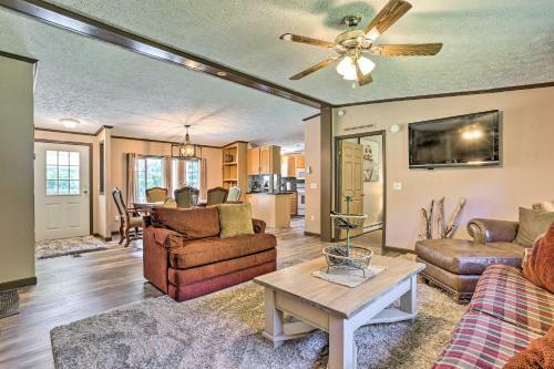Charming Roscoe Retreat With Grill And Fire Pit!
