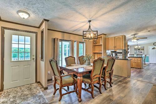 Charming Roscoe Retreat With Grill And Fire Pit!