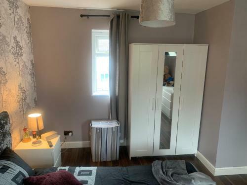 Private Double Room Close To The Manchester Airport