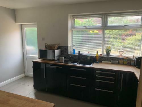 Private Double Room Close To The Manchester Airport