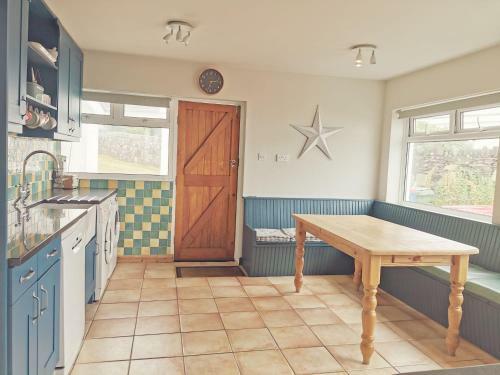 La Mare- 3 Bed-sea View-trearddur Bay
