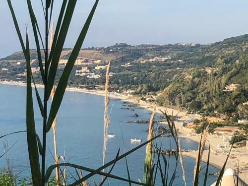 Magico Tramonto A Picco Sul Mare