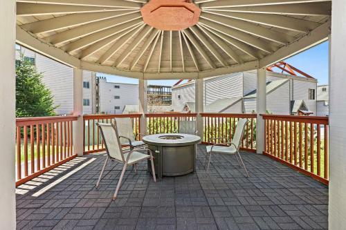 Family Condo Indoor Pool Mt Views