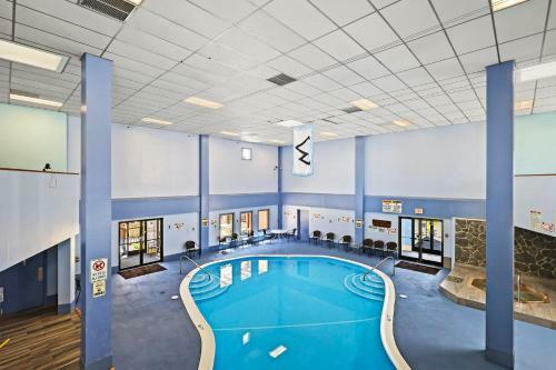 Family Condo Indoor Pool Mt Views