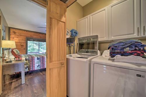Secluded Franklin Getaway With 2 Decks And Grill!