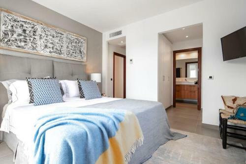 Villa Can Tasha Beautiful 5-bed Cap Martinet, Sea Views
