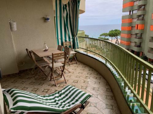 Hauzify I Apartament Superbeach 4j