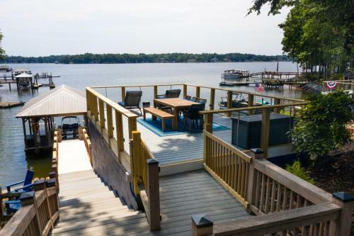 New! Reel Paradise On Lake Norman