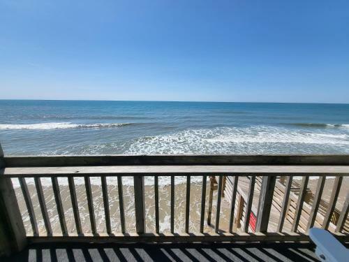 Steps To The Ocean 285