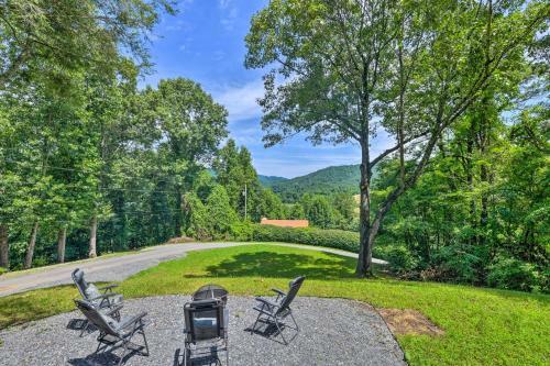 Mountainside Waynesville Hideaway With Fire Pit