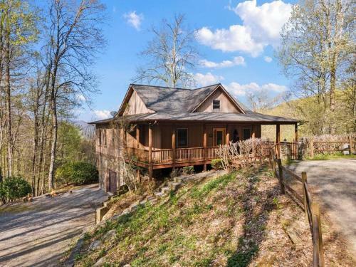 Mountain Retreat With Hottub And Views