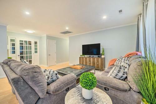 Modern Wilmington Getaway About 6 Mi To Beaches!