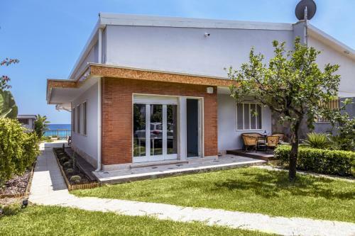 Villa Seahorse, Fontane Bianche, Siracusa, Seafront