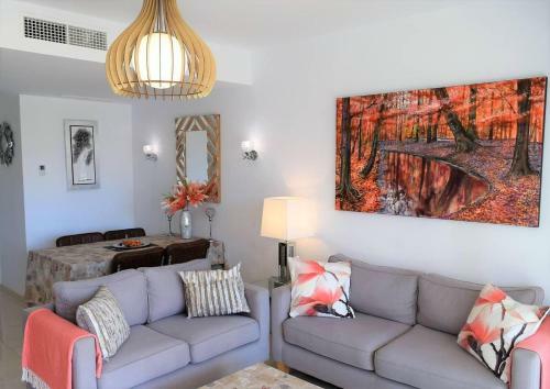 Stunning 2-bed Apartment In Nr Los Dolses
