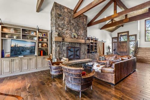 Bend Luxury Escape!