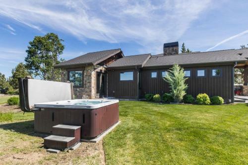 Bend Luxury Escape!