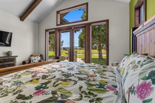 Bend Luxury Escape!