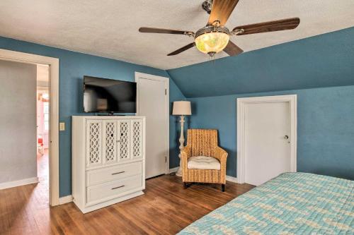 Seaside Abode With Hot Tub Walk To Beaches!