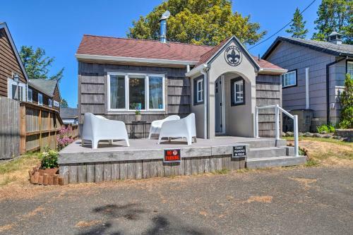 Quaint Sur La Mer Cottage With Deck, Fire Pit