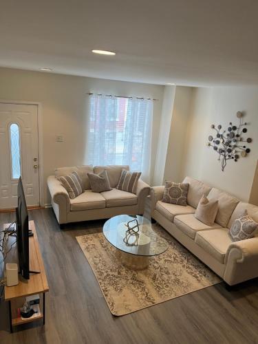 Cozy Home Located In A Prime Area.