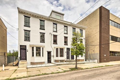 Cottage Chic Philly Townhome With City Views!