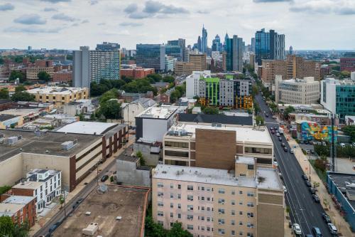 Cottage Chic Philly Townhome With City Views!