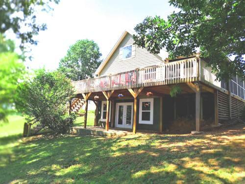 Lakefront Home At Lake Chickamauga! Walk To The Marina!