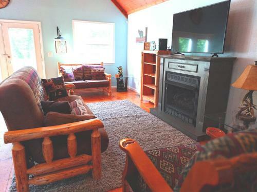 Lakefront Home At Lake Chickamauga! Walk To The Marina!