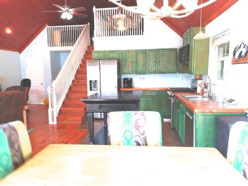 Lakefront Home At Lake Chickamauga! Walk To The Marina!