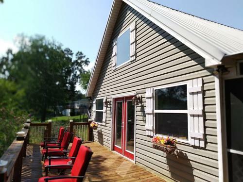 Lakefront Home At Lake Chickamauga! Walk To The Marina!