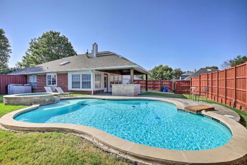 Beautiful Brick Home With Game Room, Pool And Spa