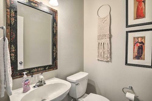 Beautiful Brick Home With Game Room, Pool And Spa