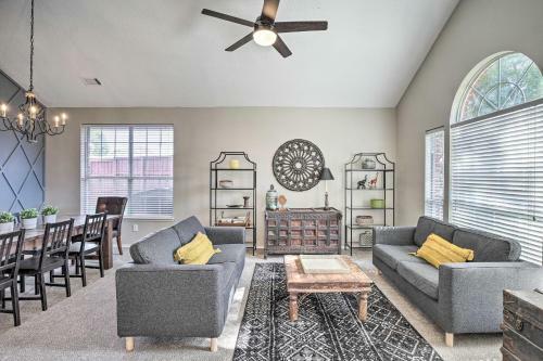 Beautiful Brick Home With Game Room, Pool And Spa