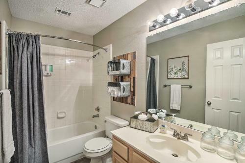 Beautiful Brick Home With Game Room, Pool And Spa