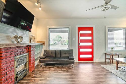 Charming And Quaint El Paso House With Backyard!