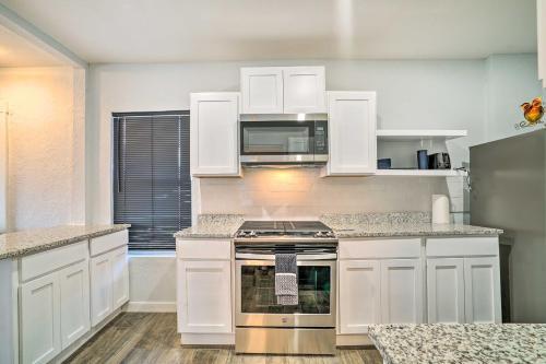 Charming And Quaint El Paso House With Backyard!