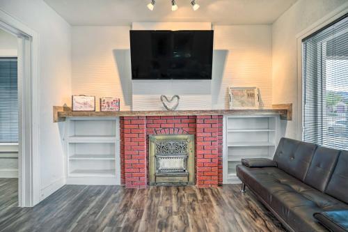 Charming And Quaint El Paso House With Backyard!