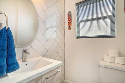 Charming And Quaint El Paso House With Backyard!