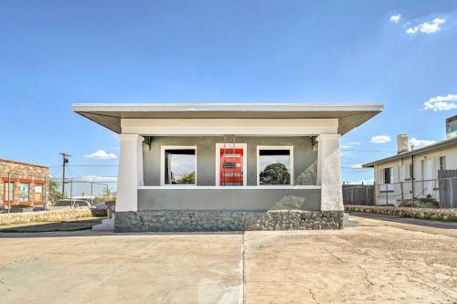Charming And Quaint El Paso House With Backyard!