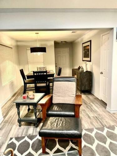 Centrally Located In Dfw 3br Close To Stadiums!