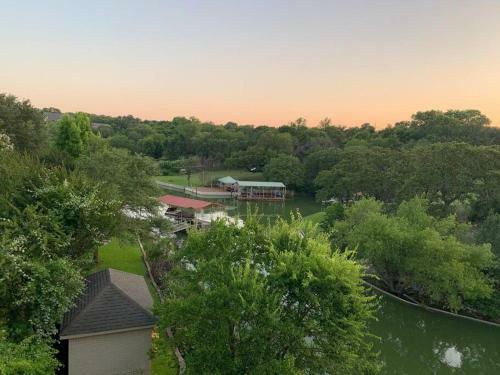 Spacious Lake House With Private Dock Sleeps 14