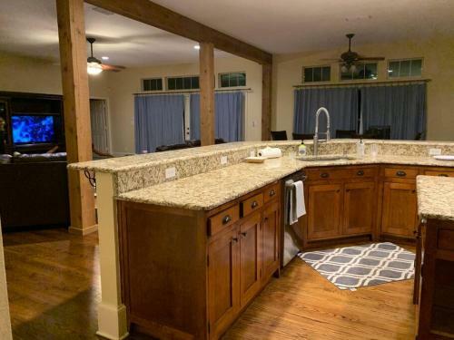 Spacious Lake House With Private Dock Sleeps 14
