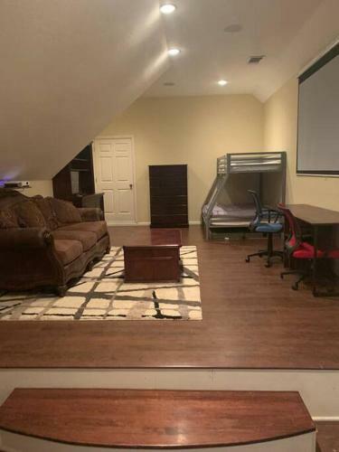 Spacious Lake House With Private Dock Sleeps 14