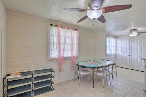 Island Home With Grill, 2 Mi To Moody Gardens!