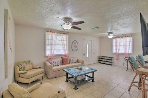 Island Home With Grill, 2 Mi To Moody Gardens!