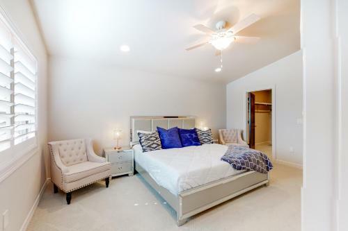 Luxury Lakeside Stunner