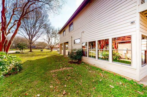 Luxury Lakeside Stunner