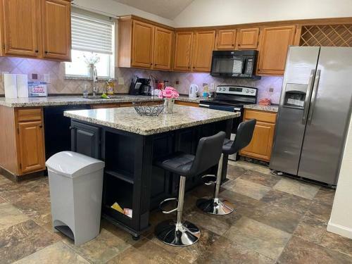 Gorgeous 4 Bedroom With Electric Gate!