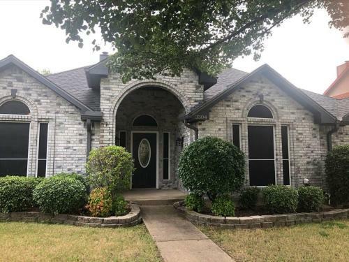 Gorgeous 4 Bedroom With Electric Gate!