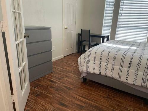Gorgeous 4 Bedroom With Electric Gate!